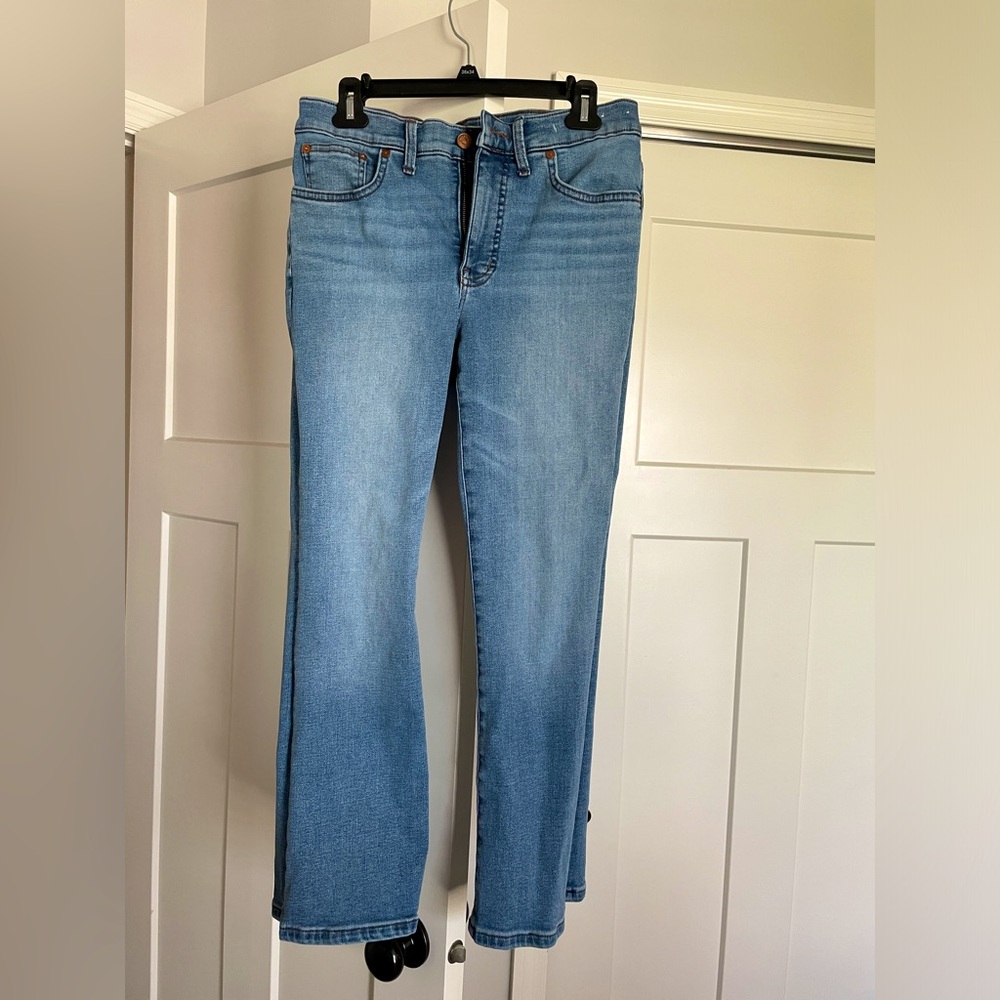 Madewell - Mid-Rise Kick Out Jeans. Size 29